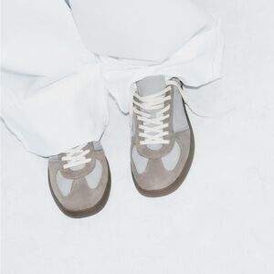 Gray and White Minimalist Sneakers for Everyday Wear